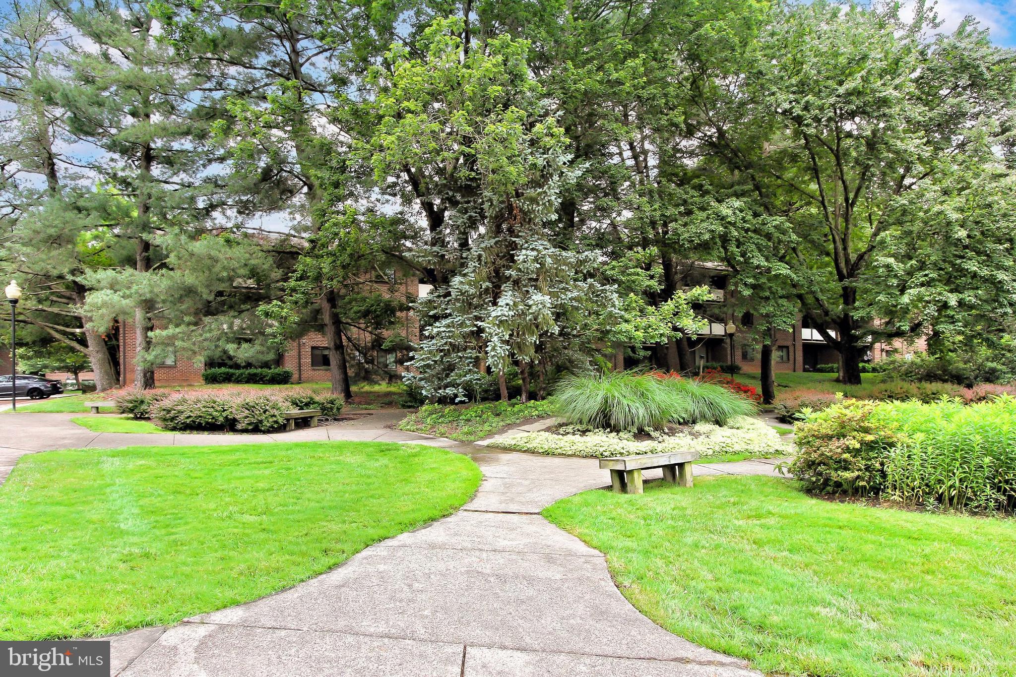 1439 Northgate Square, Unit 12A Reston, VA 20190 - Photo 8 of 40 Overlooks the Grounds at Northgate