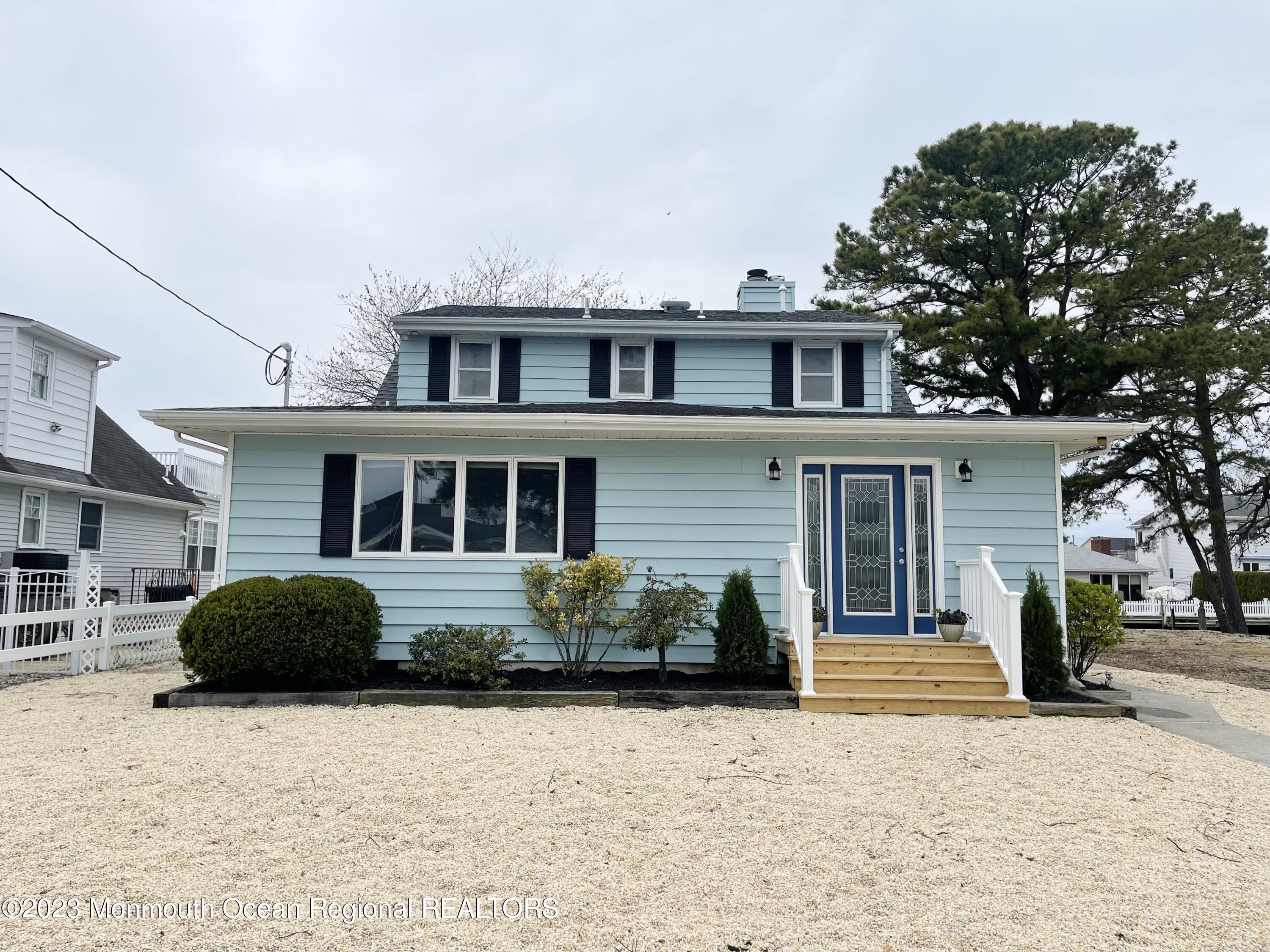 44 Perry Drive Brick, NJ 08723 - Photo 2 of 42 44 perry front railing