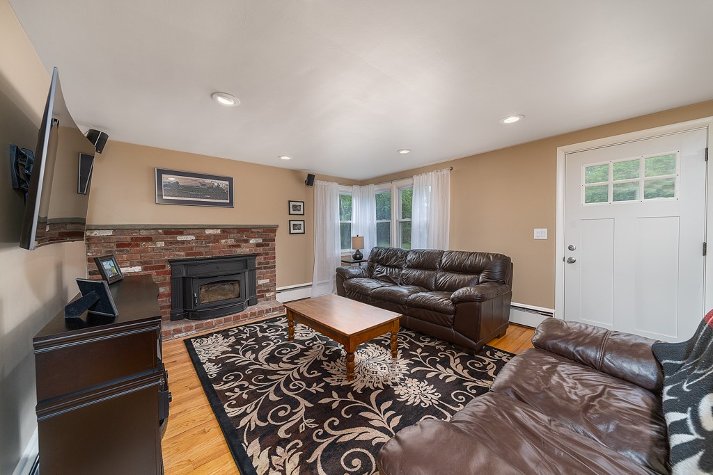 47 Nipsah Road Warwick, RI 02818 - Photo 7 of 21