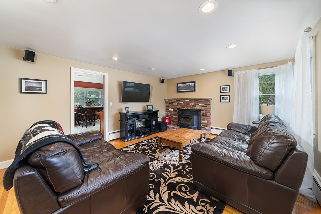 47 Nipsah Road Warwick, RI 02818 - Photo 8 of 21