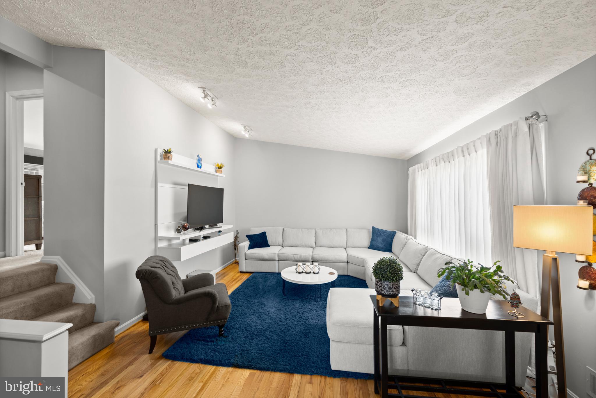 2701 Geartner Road Baltimore, MD 21209 - Photo 3 of 41 Living Room