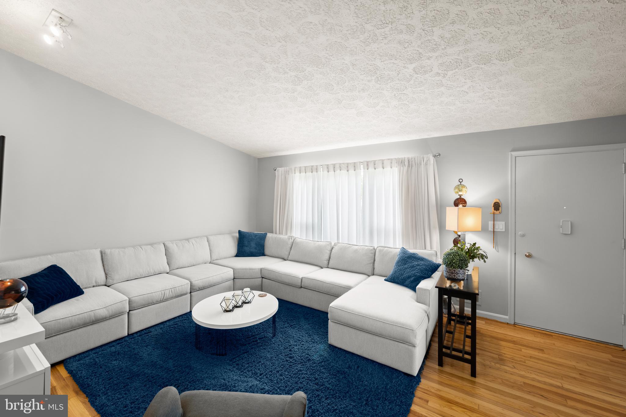 2701 Geartner Road Baltimore, MD 21209 - Photo 5 of 41 Living Room