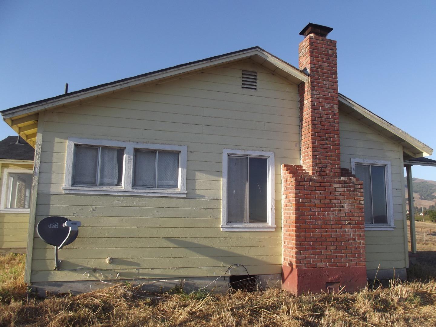 667 Lakeview Road Watsonville, CA 95076 - Photo 9 of 12 a front view of a house