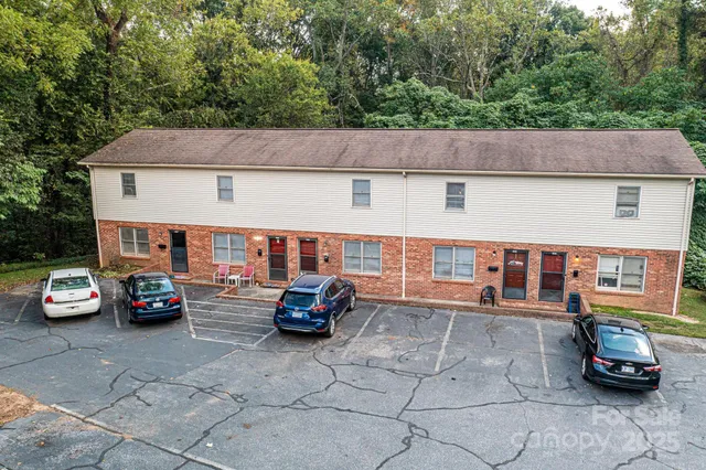 $1,150,000 | 1051 3rd Street Southeast, Hickory, NC 28602