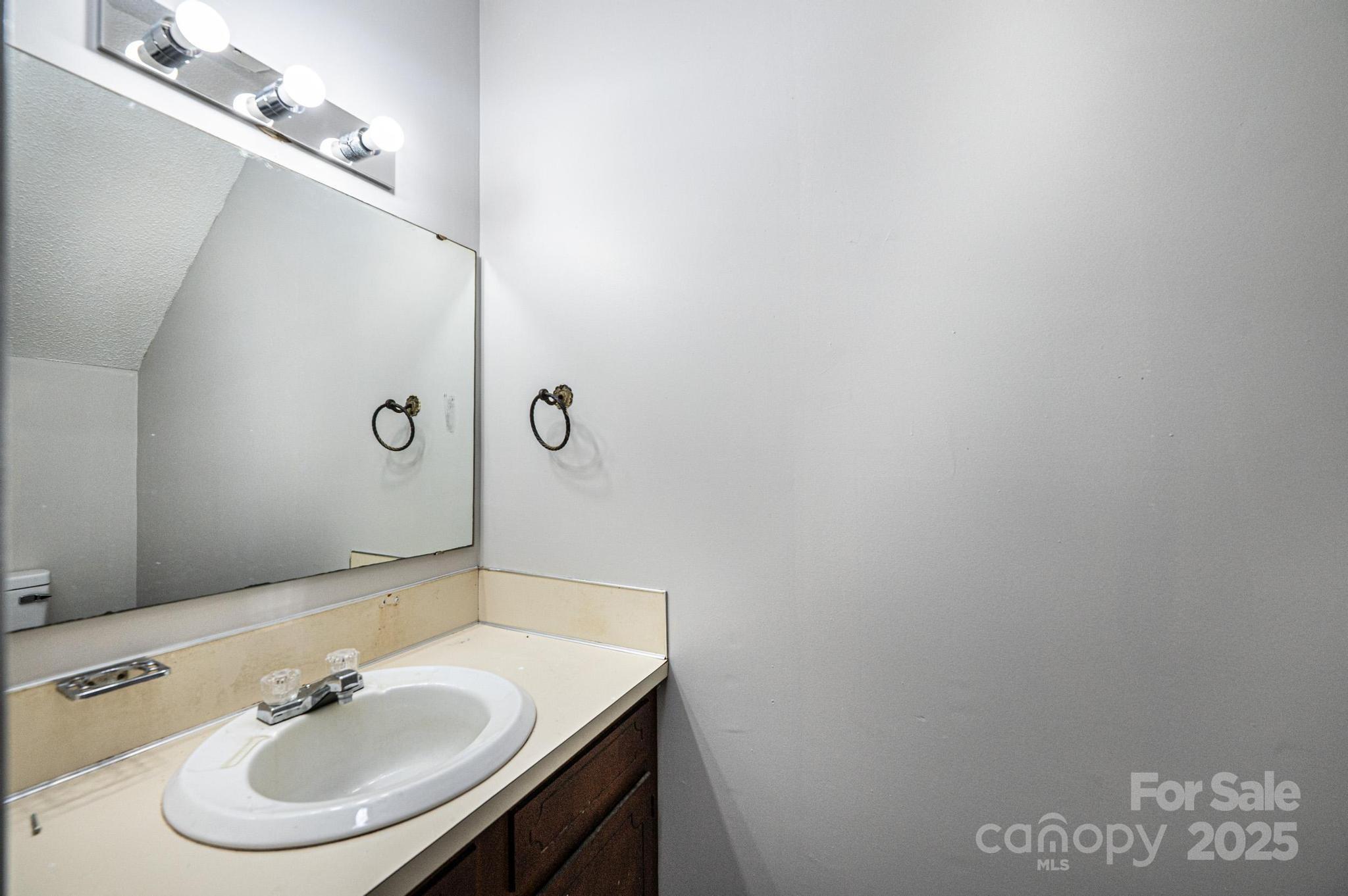 1051 3rd Street Southeast Hickory, NC 28602 - Photo 16 of 47