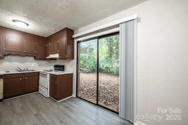 $1,150,000 | 1051 3rd Street Southeast, Hickory, NC 28602