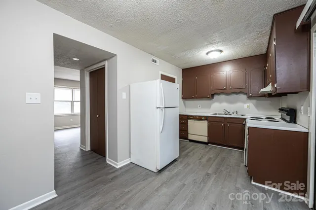 $1,150,000 | 1051 3rd Street Southeast, Hickory, NC 28602