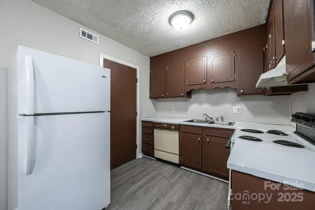 $1,150,000 | 1051 3rd Street Southeast, Hickory, NC 28602