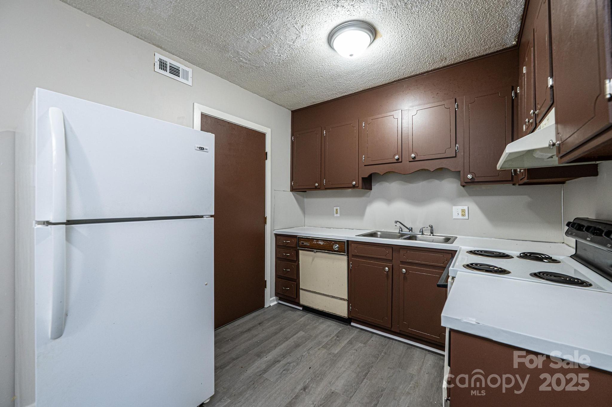 1051 3rd Street Southeast Hickory, NC 28602 - Photo 19 of 47