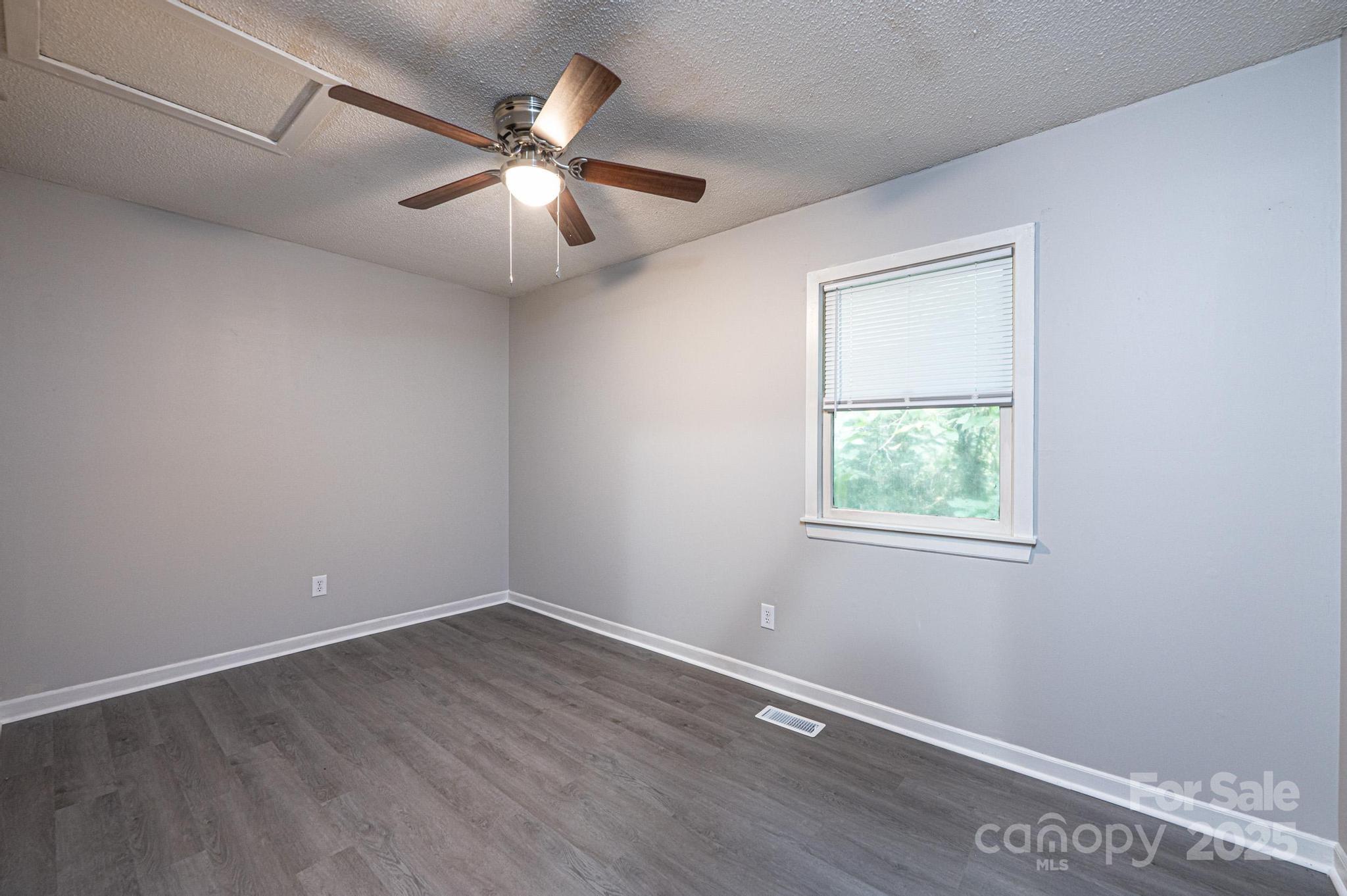 1051 3rd Street Southeast Hickory, NC 28602 - Photo 23 of 47