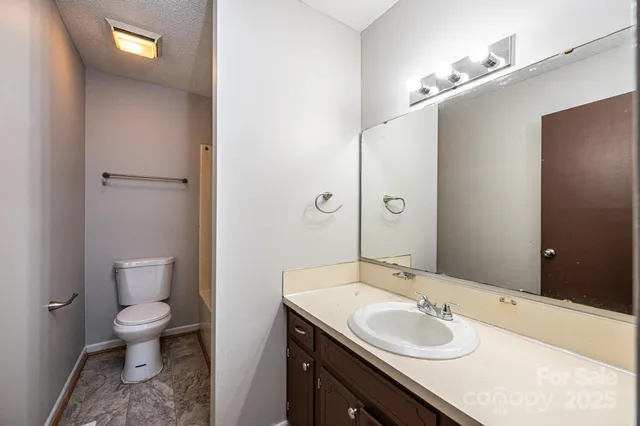 $1,150,000 | 1051 3rd Street Southeast, Hickory, NC 28602