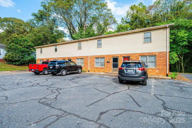 $1,150,000 | 1051 3rd Street Southeast, Hickory, NC 28602