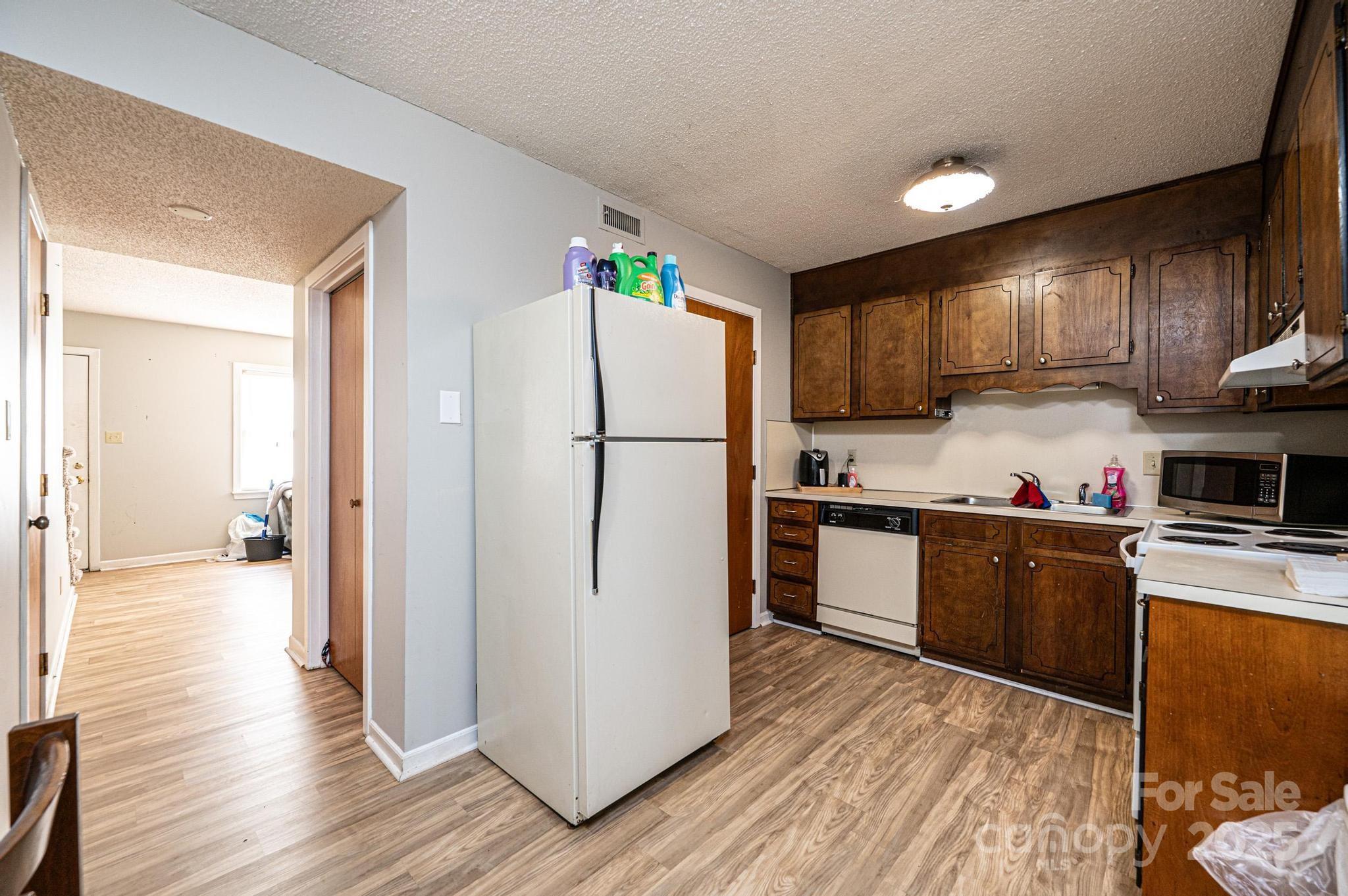 1051 3rd Street Southeast Hickory, NC 28602 - Photo 35 of 47