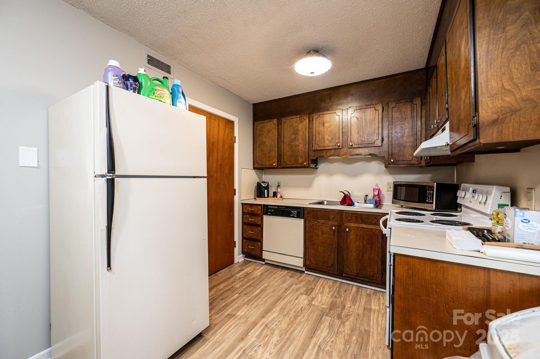 1051 3rd Street Southeast Hickory, NC 28602 - Photo 37 of 47