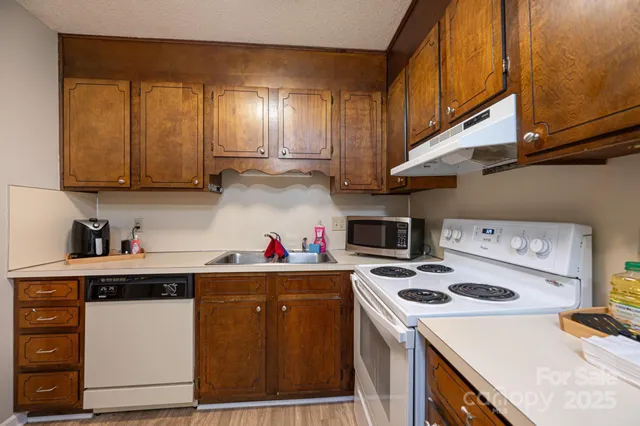 $1,150,000 | 1051 3rd Street Southeast, Hickory, NC 28602