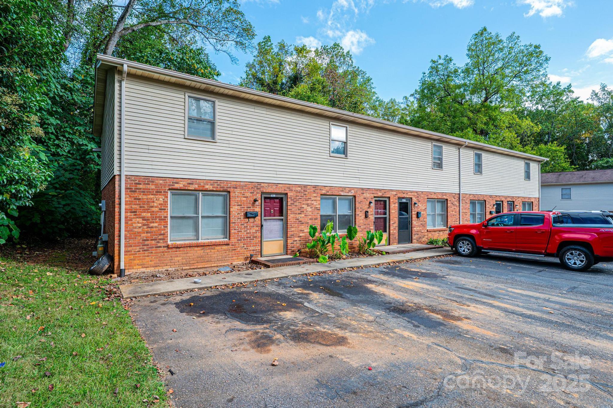 1051 3rd Street Southeast Hickory, NC 28602 - Photo 4 of 47