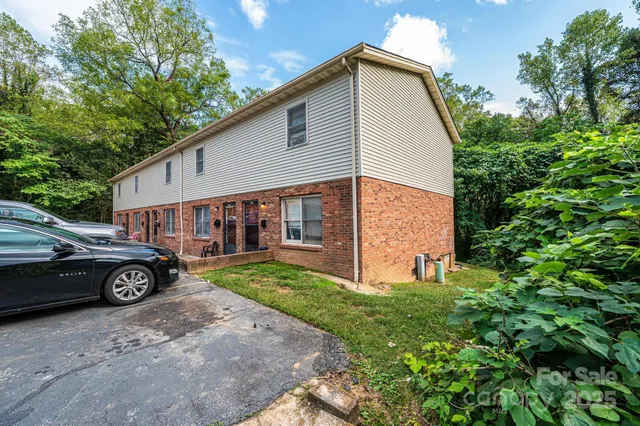 $1,150,000 | 1051 3rd Street Southeast, Hickory, NC 28602