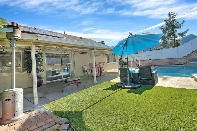 a view of a house with backyard and porch