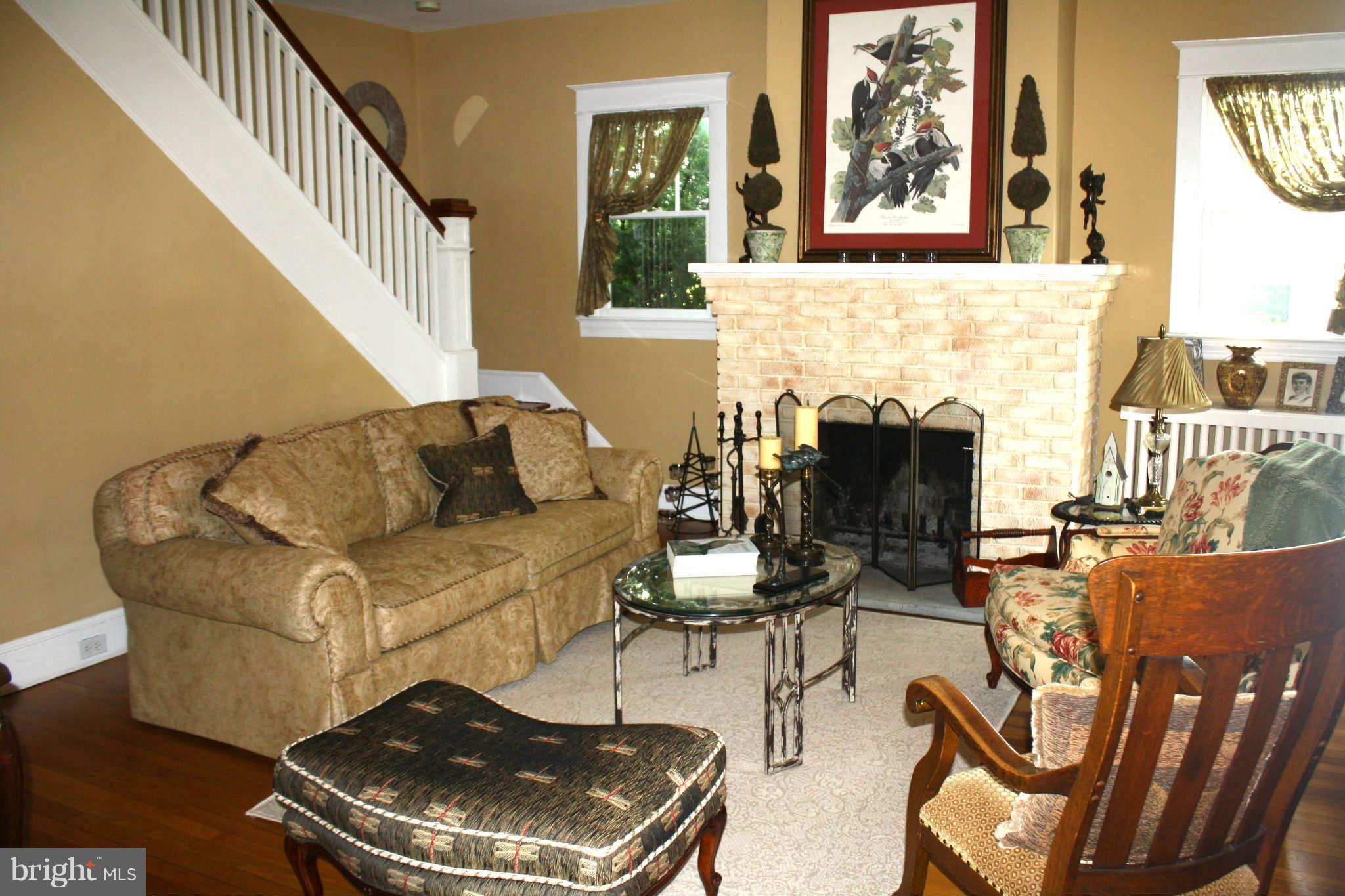 9915 Old Solomons Island Road Owings, MD 20736 - Photo 13 of 28 Living Room