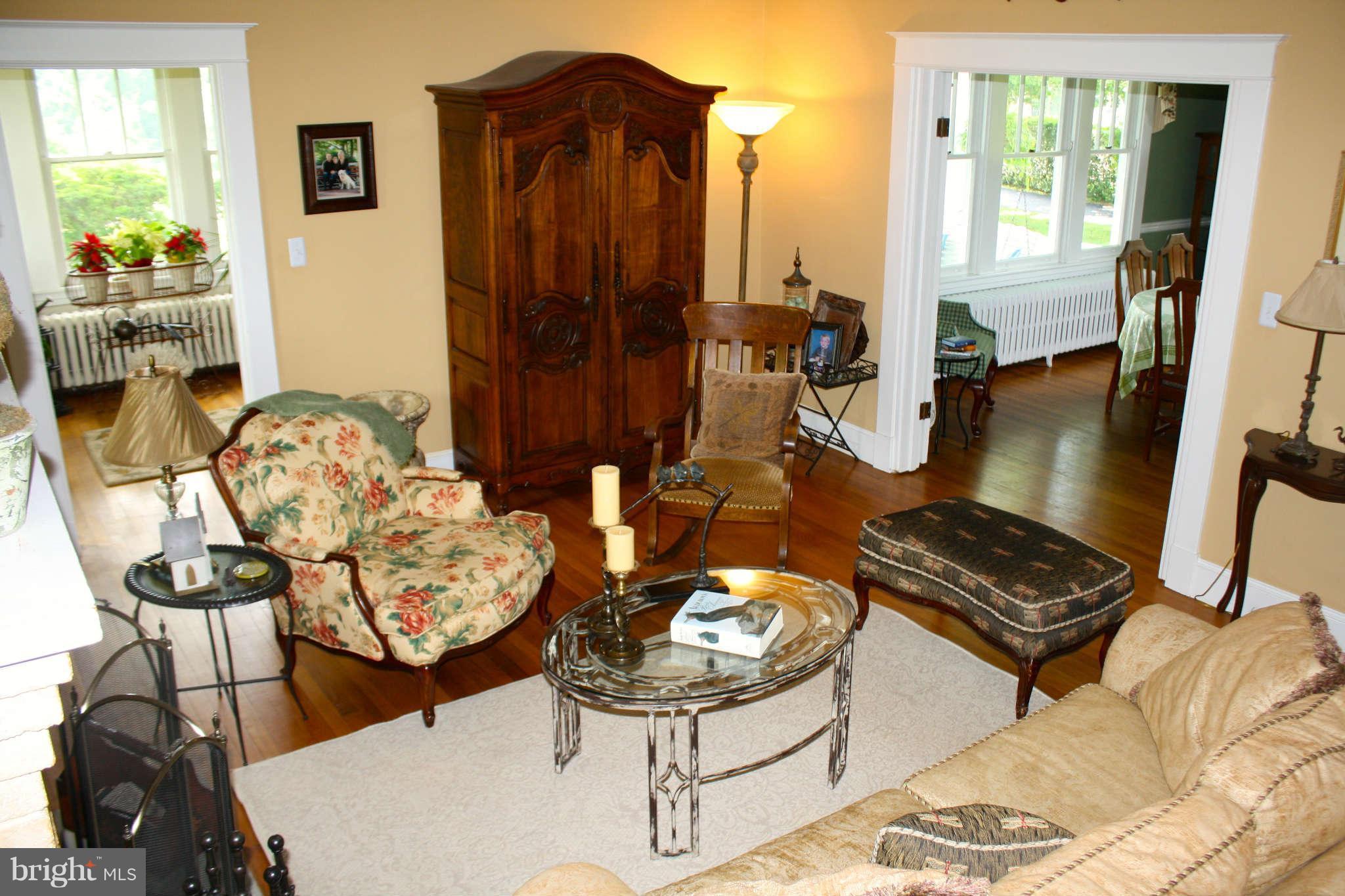 9915 Old Solomons Island Road Owings, MD 20736 - Photo 10 of 28 Living Room