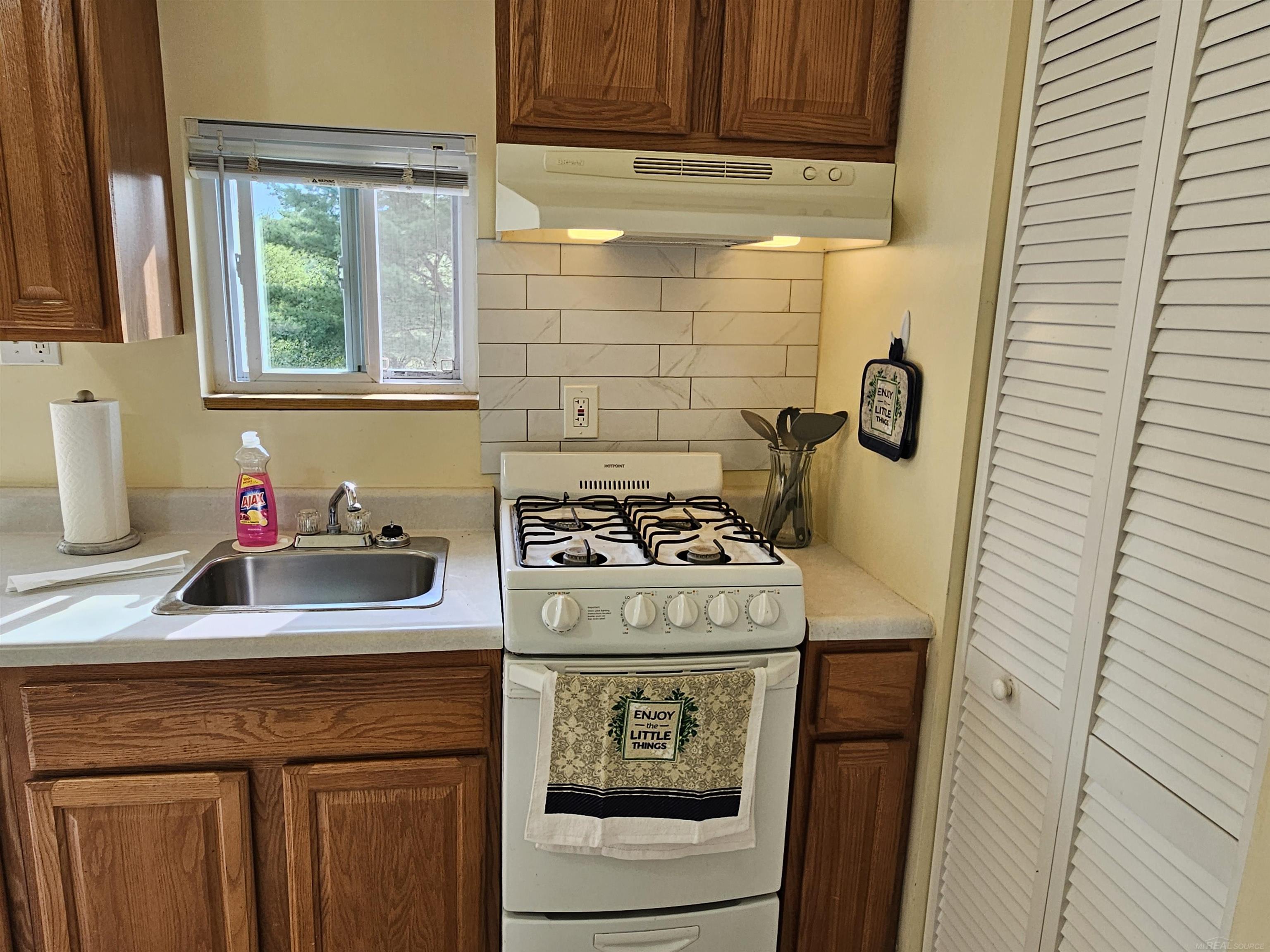 7026 Kilburn Road Jeddo, MI 48032 - Photo 33 of 45 50180307-667f6af1-6ba9-46b0-a8be-903aa7228e06.JPG