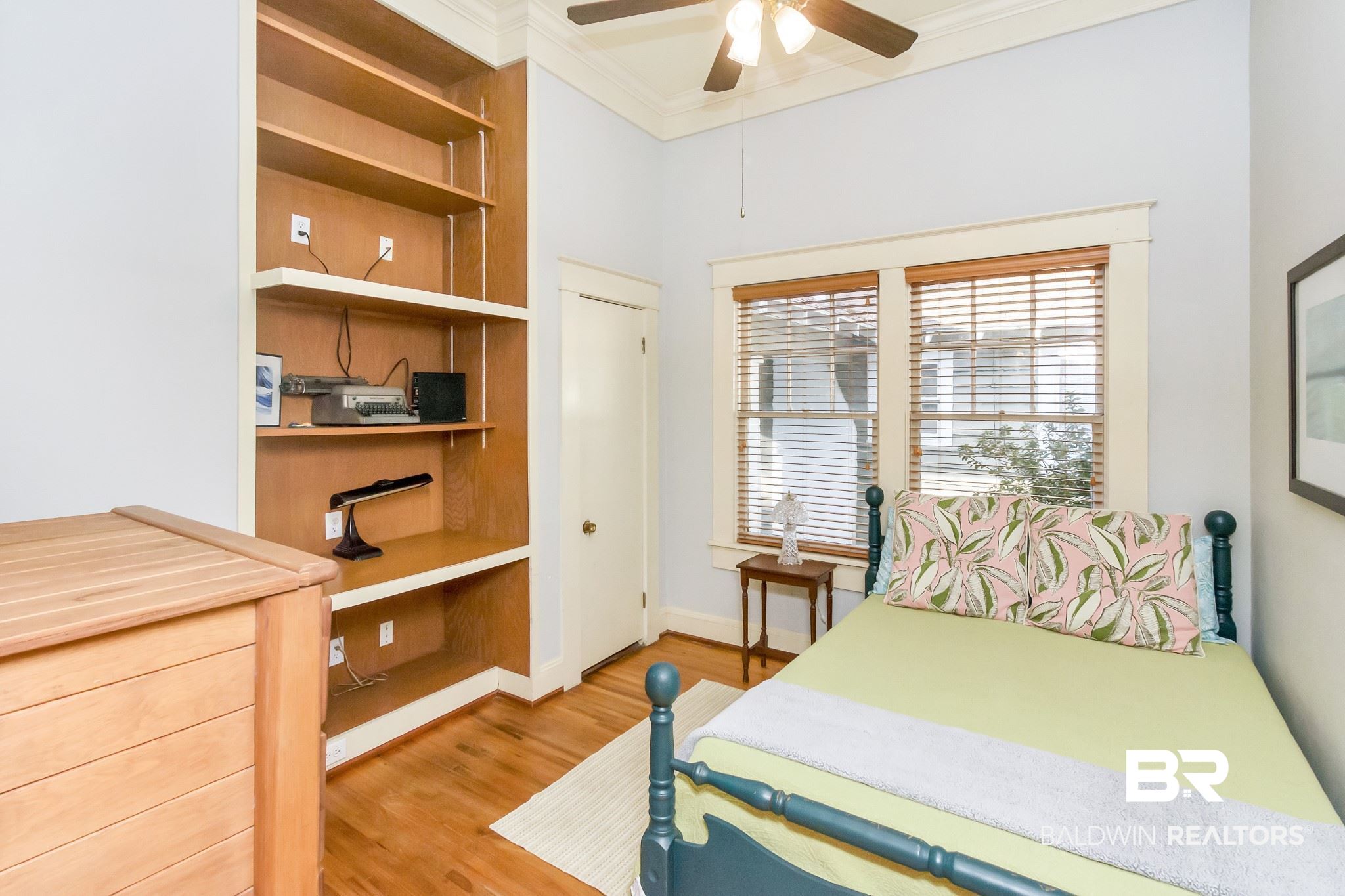 50 Semmes Avenue Mobile, AL 36604 - Photo 11 of 23 Third bedroom includes built in workspace