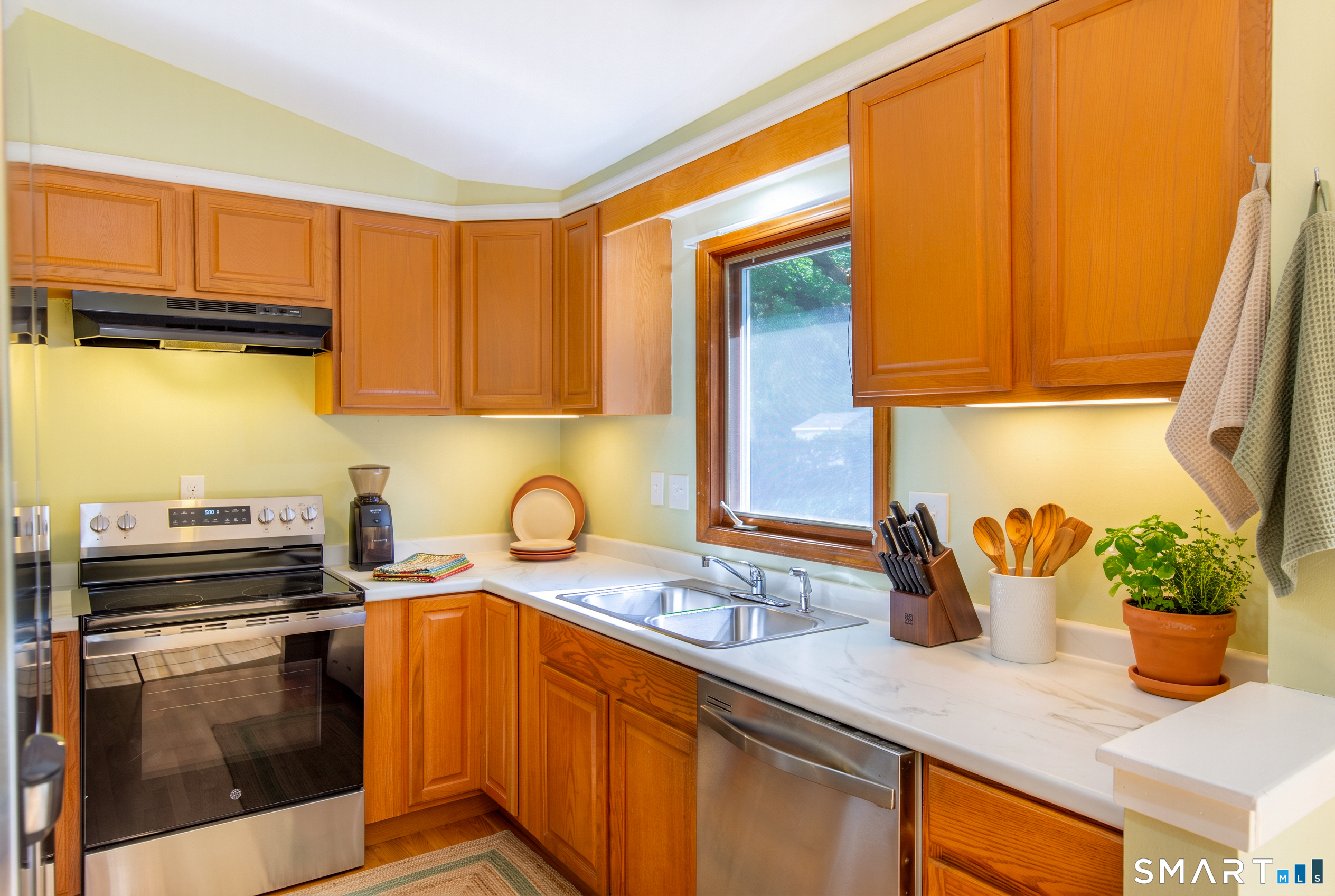 372 Crystal Lake Road Tolland, CT 06084 - Photo 14 of 27 Gallery Image 14