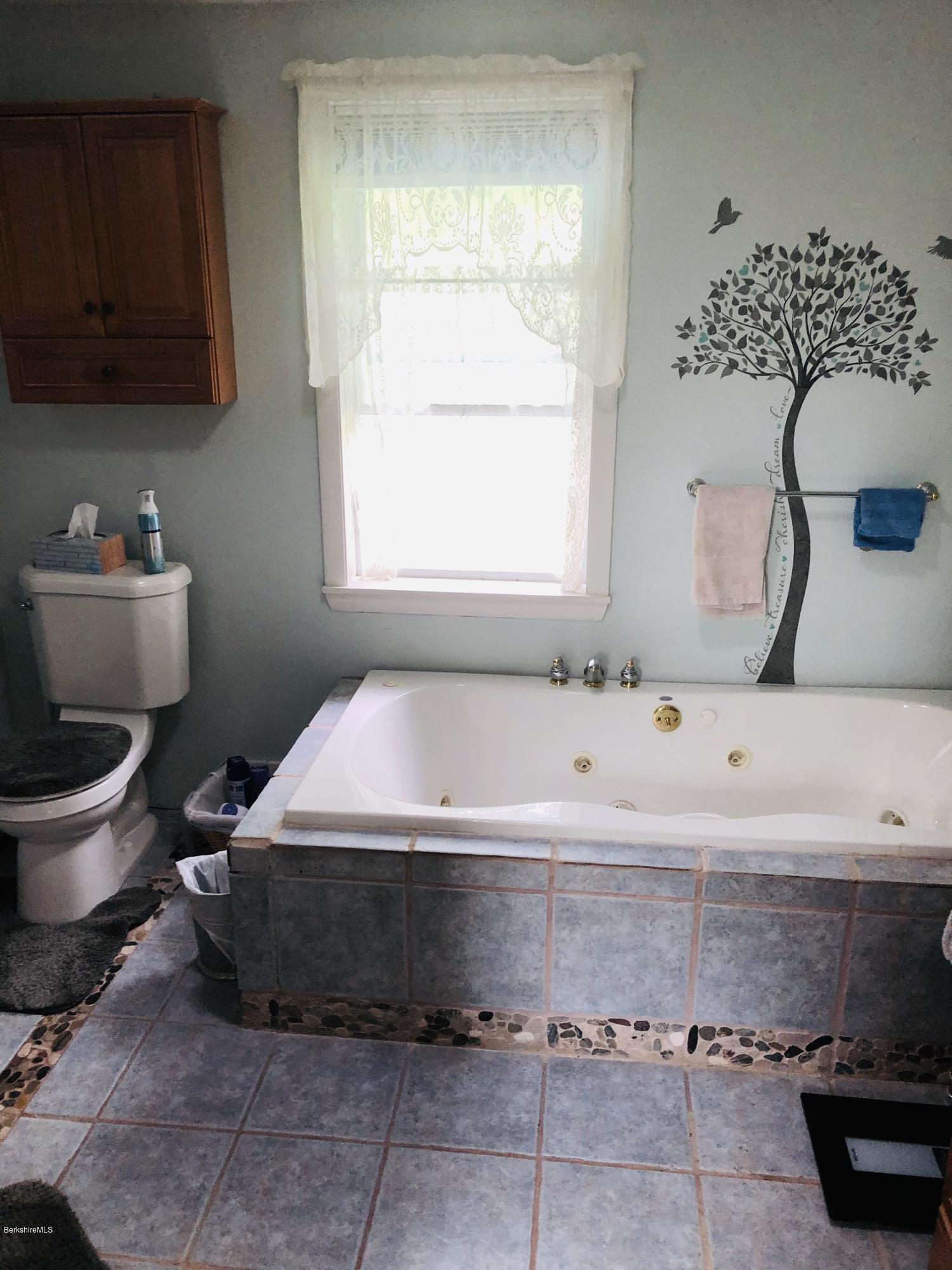 134 North Hoosac Road Williamstown, MA 01267 - Photo 21 of 26 Second Floor Bath