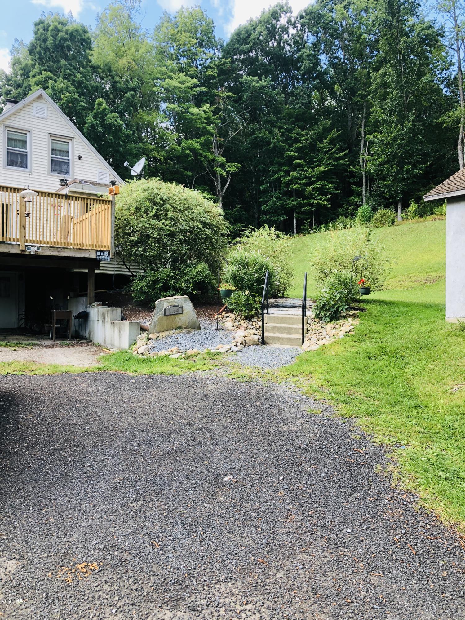 134 North Hoosac Road Williamstown, MA 01267 - Photo 4 of 26 Driveway