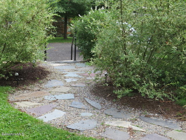 134 North Hoosac Road Williamstown, MA 01267 - Photo 5 of 26 Walkway