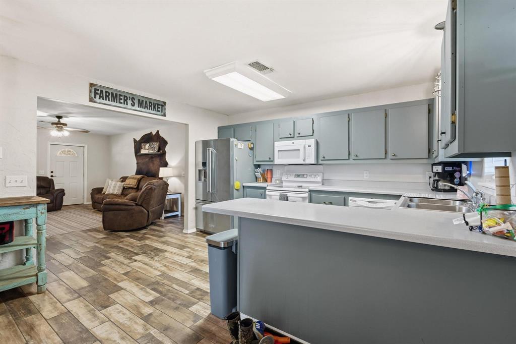 521 County Road Blossom, TX 75416 - Photo 10 of 40