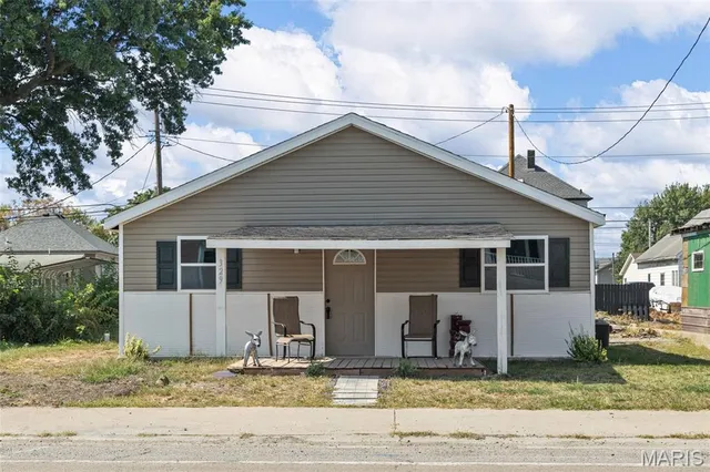 $69,999 | 329 South Main Street, Dupo, IL 62239