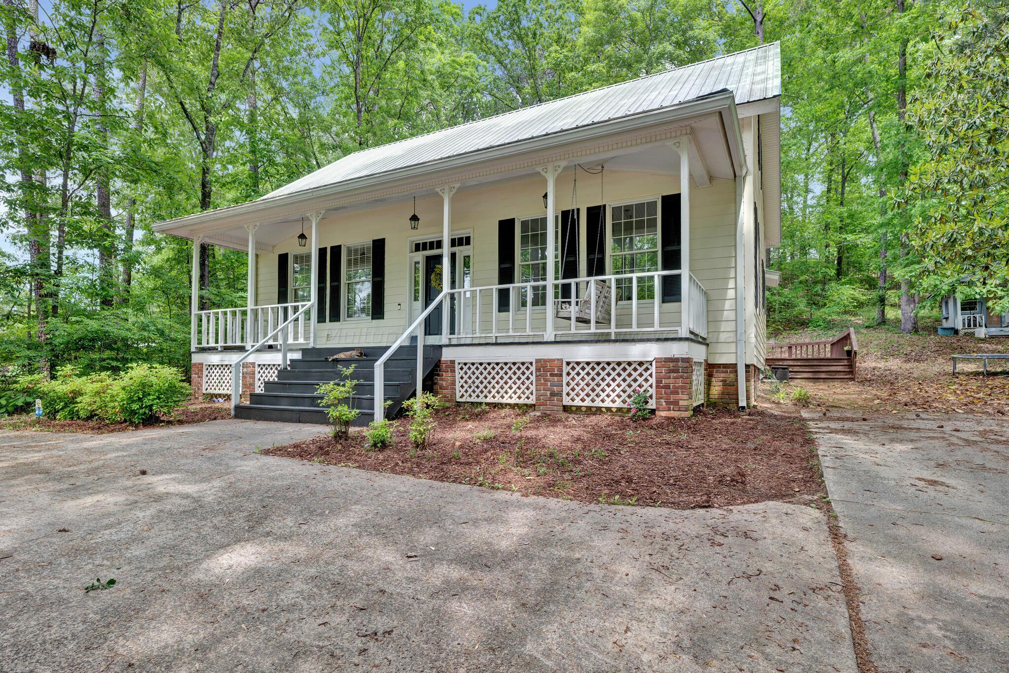 1300 Valley Road Jasper, AL 35501 - Photo 1 of 29 Gallery Image 1