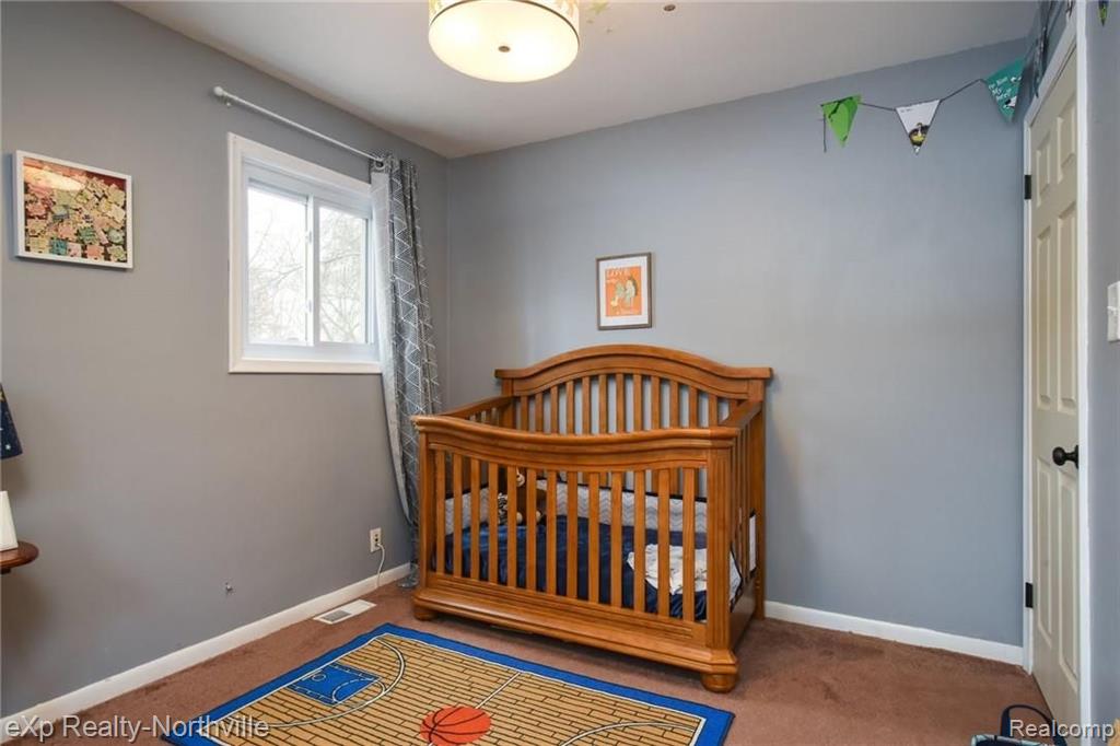 28471 Thorny Brae Road Farmington Hills, MI 48331 - Photo 12 of 27
