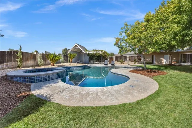 $975,000 | 4481 North Palm Avenue, Fresno, CA 93704