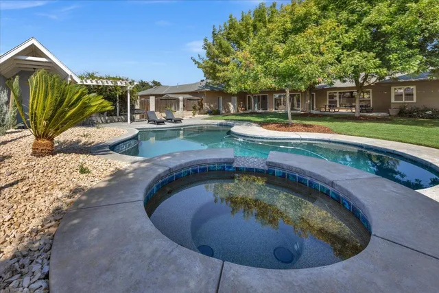 $975,000 | 4481 North Palm Avenue, Fresno, CA 93704