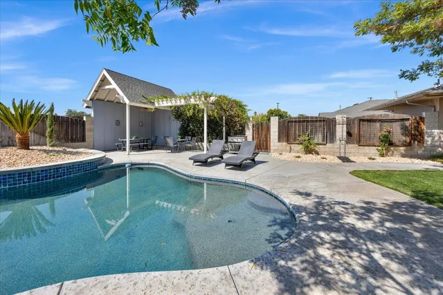 $975,000 | 4481 North Palm Avenue, Fresno, CA 93704