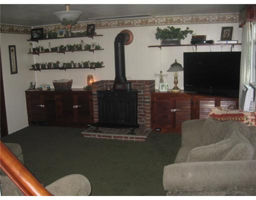 363 Ridge Road Rural Valley, PA 16249 - Photo 5 of 18 Living Room.