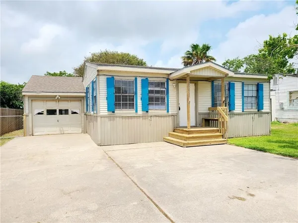 $1,375 | 1646 Amber Drive, Corpus Christi, TX 78418