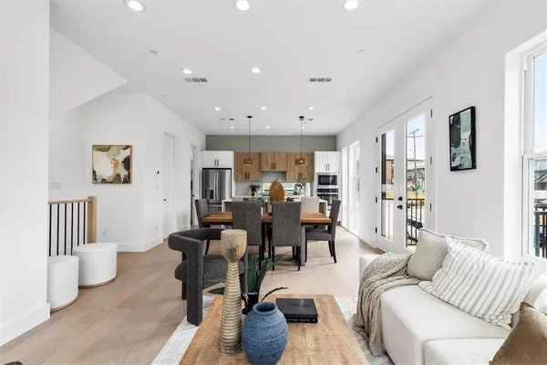 $3,250 | 815 East 5th Street, Unit 209, Dallas, TX 75203