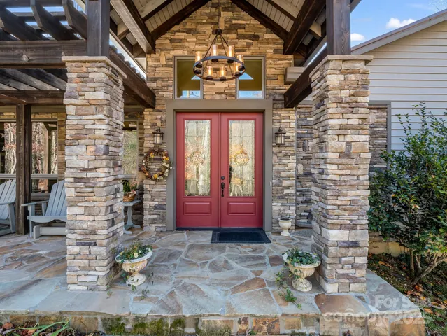 $1,390,000 | 765 Higher Path Drive, Saluda, NC 28773