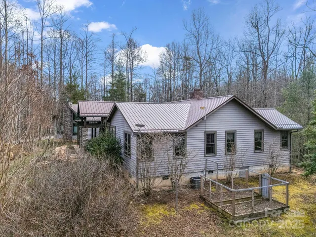 $1,390,000 | 765 Higher Path Drive, Saluda, NC 28773
