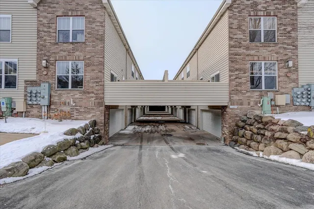 $349,900 | 41 S Gardens, Unit 41, Fitchburg, WI 53711