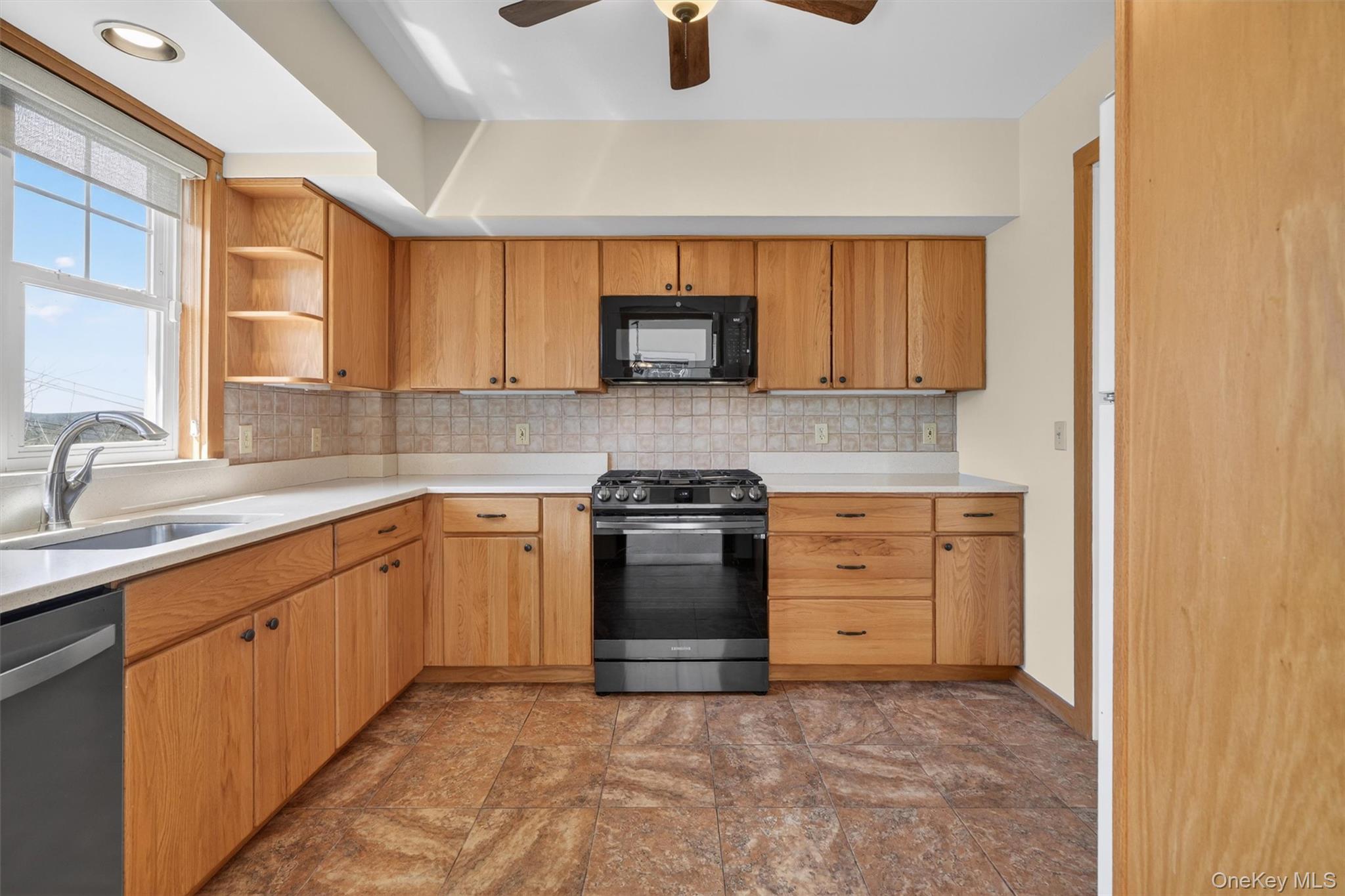 528 Union Avenue Peekskill, NY 10566 - Photo 11 of 41