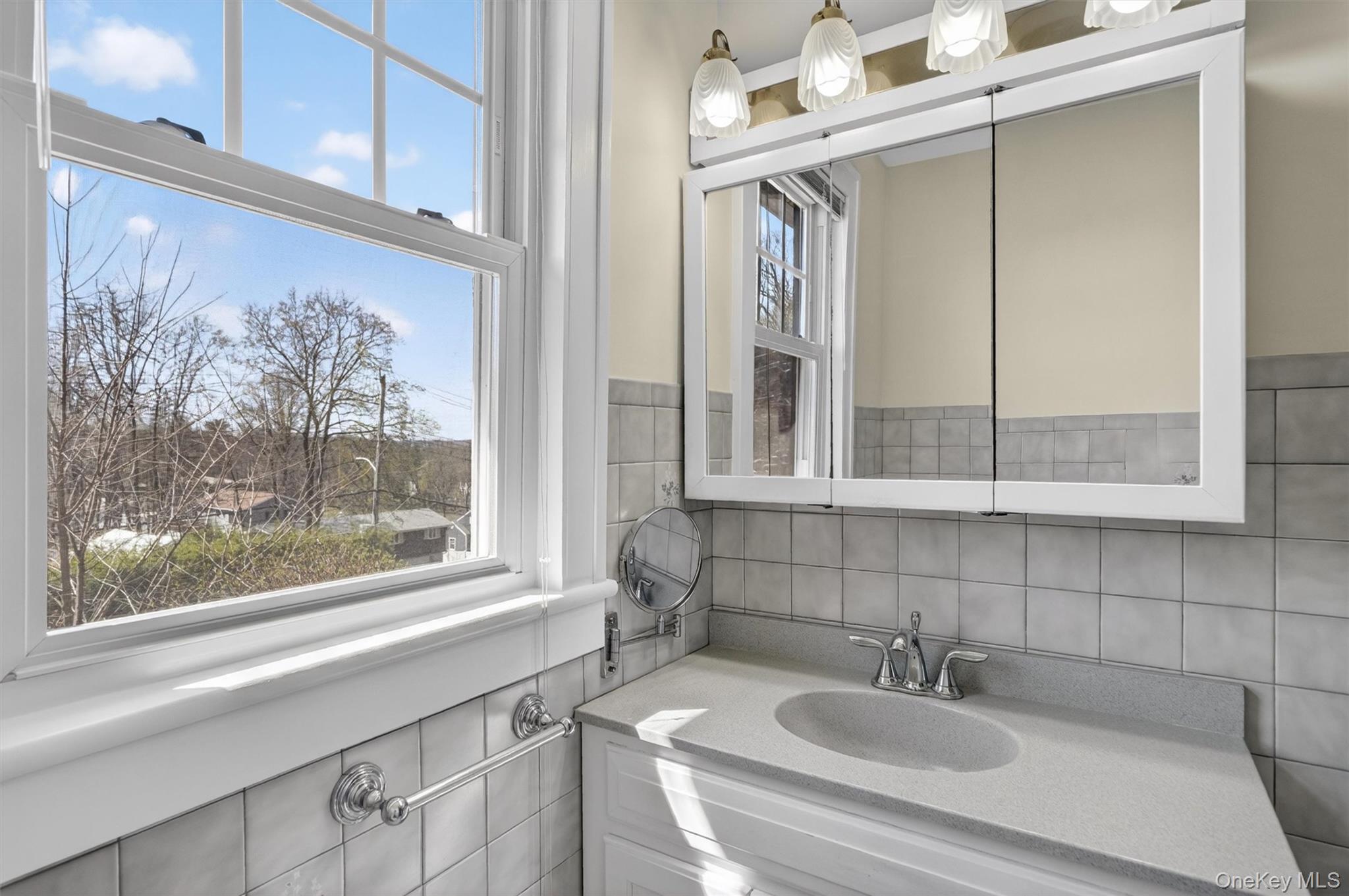 528 Union Avenue Peekskill, NY 10566 - Photo 23 of 41 First floor bathroom