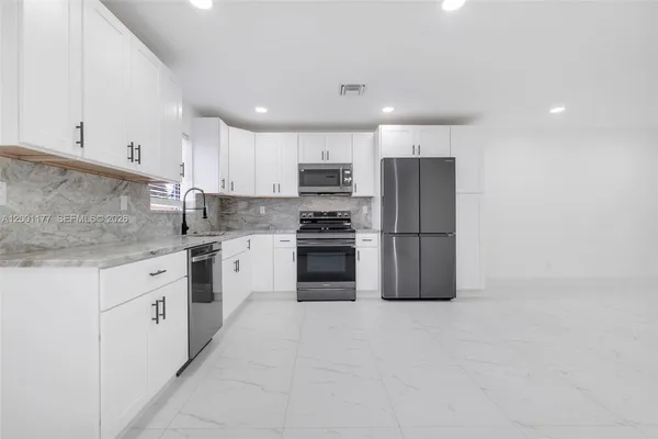 $2,900 | 810 Southwest 14th Court, Deerfield Beach, FL 33441