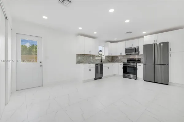 $2,900 | 810 Southwest 14th Court, Deerfield Beach, FL 33441