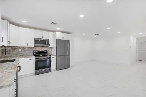 $2,900 | 810 Southwest 14th Court, Deerfield Beach, FL 33441