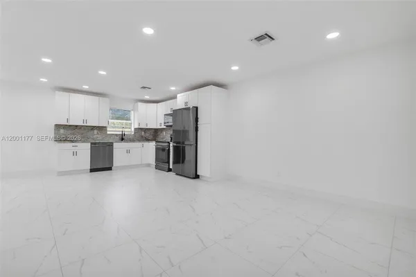 $2,900 | 810 Southwest 14th Court, Deerfield Beach, FL 33441