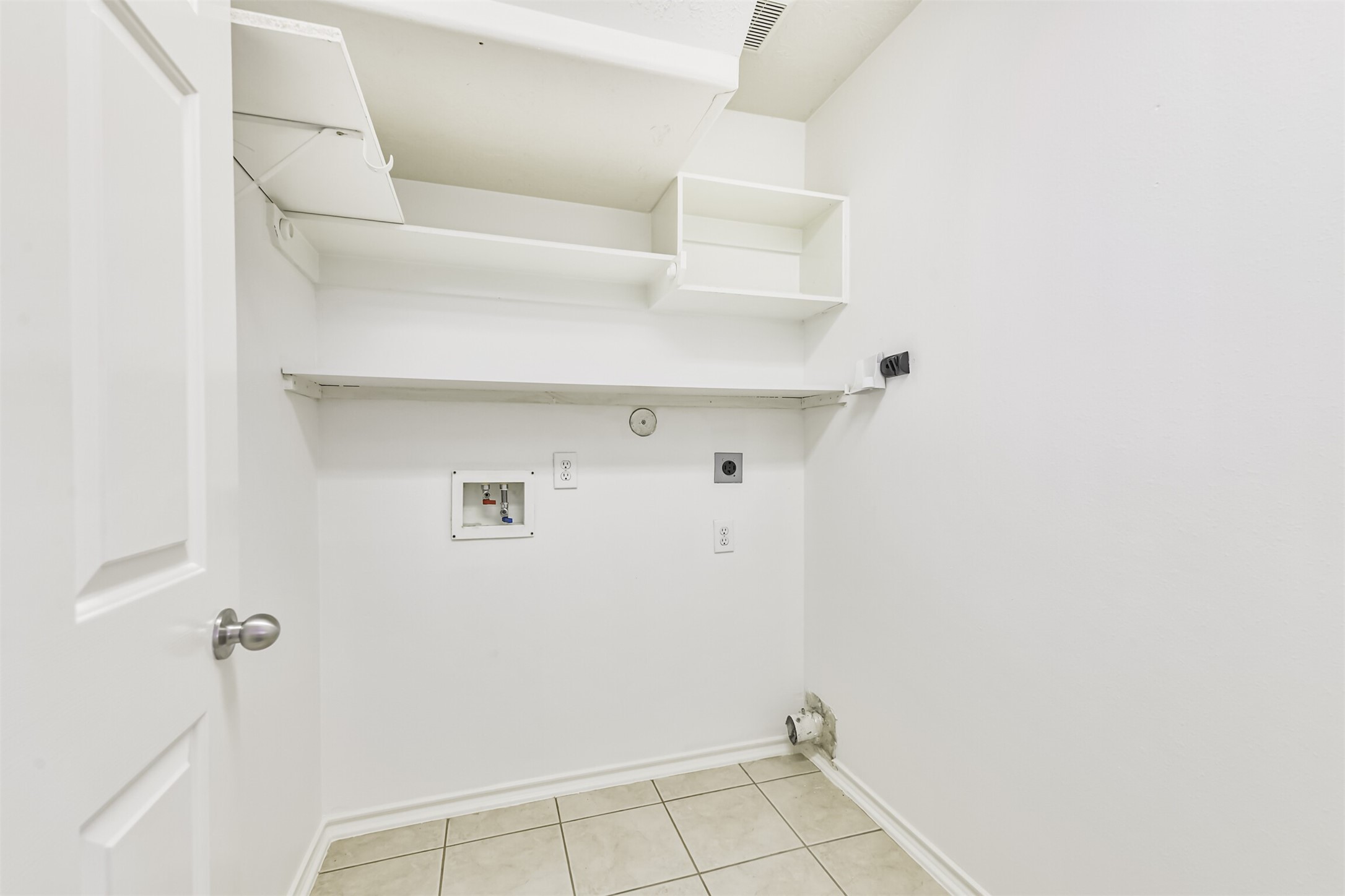 2507 Liza Court Spring, TX 77388 - Photo 17 of 37 a view of an empty walk in closet